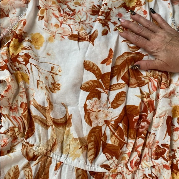 Guess blouse size medium leaf print brownish orange color - Picture 4 of 4